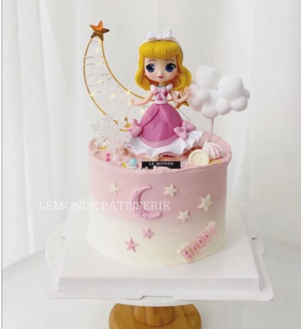 50 Sleeping Beauty Cake Design (Cake Idea) - October 2019 | Cool cake  designs, Sleeping beauty cake, Aurora cake