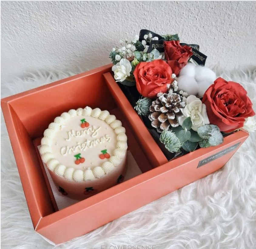 Mini Gift Box Cakes Decorated With Icing Sheets- Rosie's Dessert Spot -  YouTube