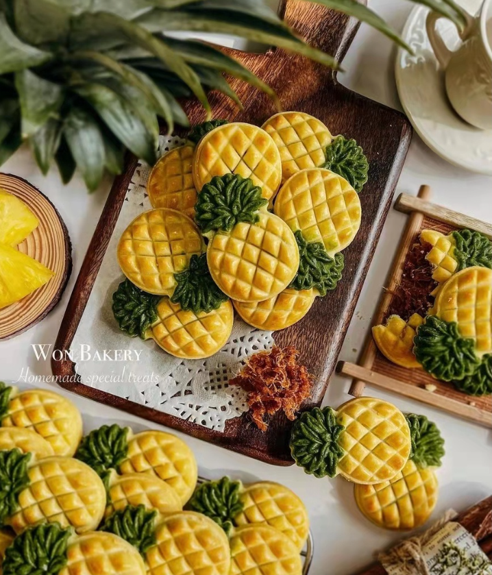 Pineapple Straw Topper Mold - PolyGlitter